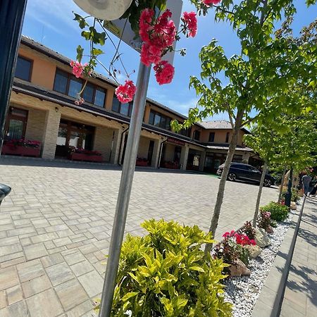 Voeroes Alom Panzio Bed and Breakfast Tiszakécske Εξωτερικό φωτογραφία